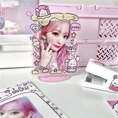 Tổng hợp mẫu standee, holder, frame đựng thẻ bo góc bắt trend