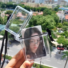 Hộp nhựa trong suốt, nắp cài, có dây đựng card, thẻ bo góc, phụ kiện