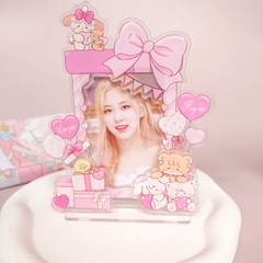 Tổng hợp mẫu standee, holder, frame đựng thẻ bo góc bắt trend