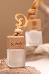 Tinh dầu treo xe Woody (thông, gỗ hồng, tuyết tùng)