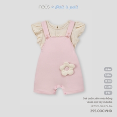 Set quần yếm màu hồng và áo cộc tay màu be