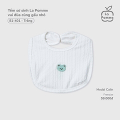 Yếm sơ sinh La Pomme vui đùa cùng gấu nhỏ
