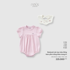 Bodysuit cộc tay màu hồng kèm yếm trắng thêu trang trí