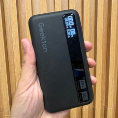 Pin dự phòng 10.000 Geekton C1110mAh sạc nhanh 30W
