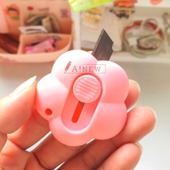 Bộ 10 miếng dán sticker, dao rọc giấy mini và giấy note hình em bé dễ thương