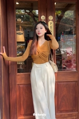 Áo thun Hana dài tay, chất cotton đan sợi đôi có đệm vai, cổ V
