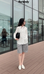 Áo sơ mi slimfit Kamila cổ tàu, màu trắng, chất thô lụa, chống nhăn