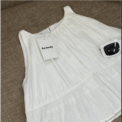 Áo linen 2 dây dáng croptop Daria, màu trắng
