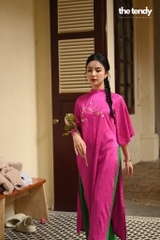Áo dài cách tân Xuân Thỳ dáng suông thêu hoa trước ngực