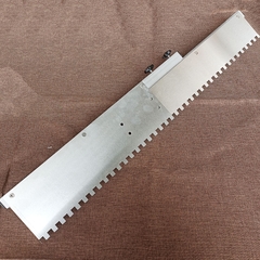 Bay răng cưa loại trượt gọn, không bánh xe. Rộng tối đa 80cm - Thước gạt vữa nền