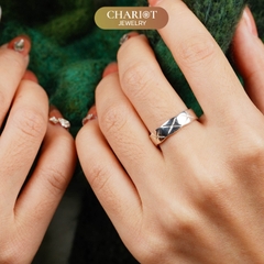 Nhẫn Bạc NCJ26 Khắc Hoạ Tiết Quả Trám Chariot Jewelry