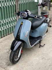 Xe điện Vespa đèn vuông