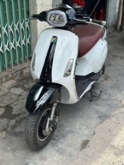 Xe điện Vespa đèn vuông