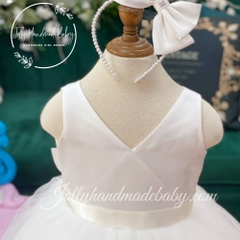 cap-sleeve-cross-front-with-cut-out-v-detail-in-white-pleated-tulle-maxi-dress-f
