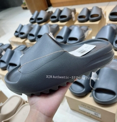 DÉP YEEZY SLIDE GRANITE