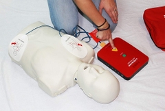THIẾT BỊ ĐÀO TẠO CPR VÀ MÁY KHỬ RUNG TIM (CPR SAVERS LIFESAVER AED TRAINER)