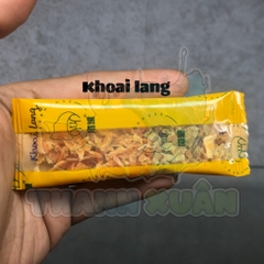 Thức ăn sấy khô gồm : cá hồi, tôm, khoai lang, cà rốt gói nhỏ 3g