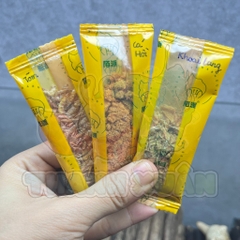 Thức ăn sấy khô gồm : cá hồi, tôm, khoai lang, cà rốt gói nhỏ 3g