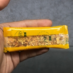 Thức ăn sấy khô gồm : cá hồi, tôm, khoai lang, cà rốt gói nhỏ 3g