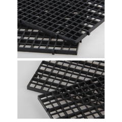 Tấm cork vỏ cây gỗ sồi làm nền chuồng nuôi tạo cảm giác thiên nhiên