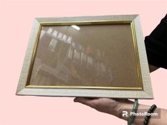 KHUNG GƯƠNG TRẮNG CHỈ VÀNG (30x40) (CÁI)