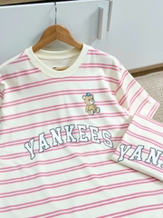 2234 - Áo New Era Yankee Gấu Trắng Kem Sọc Hồng [HÀNG CHÍNH HÃNG]