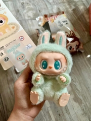1152 - Gấu Bông Art Toy Labubu QUQU Have A Seat - POP MART The Monsters Have A Seat Vinyl Plush Labubu Macaron V2- Code 6941848280091 [HÀNG CHÍNH HÃNG]