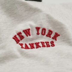 2197 - Áo New Era New York Yankees Xám Chữ Đỏ [HÀNG CHÍNH HÃNG]