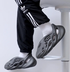 1974 - Giày Adidas Yeezy Foam RNR Carbon IG5349 [HÀNG CHÍNH HÃNG]