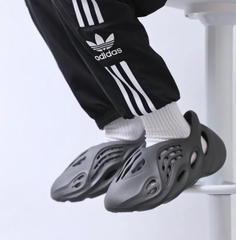 1974 - Giày Adidas Yeezy Foam RNR Carbon IG5349 [HÀNG CHÍNH HÃNG]