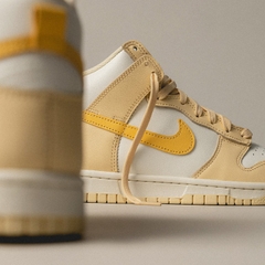 255 -  Giày Nike Dunk High 'Pale Vanilla Topaz Gold' - Trắng Vàng - DD1869-201 [HÀNG CHÍNH HÃNG]