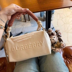 2147 - Túi Burberry Gift Beauty Canvas With Bear Charm (Gift Hãng Tặng Khách) [HÀNG CHÍNH HÃNG]