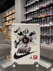 748 -  Vali Nike Sneakers Silhouette - Size Cabin 22 Xách Tay - Trắng Kem [HÀNG CHÍNH HÃNG]