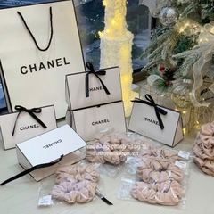 2132 - Cột Tóc Chanel Gift Hồng (Gift Hãng Tặng Khách) [HÀNG CHÍNH HÃNG]