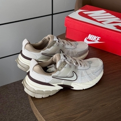 1820 - Giày Nike V2K Run Light Orewood Brown FD0736-103 [HÀNG CHÍNH HÃNG]