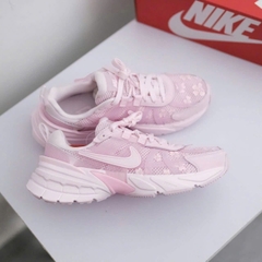 1964 - Giày Nike V2K Run ''Pink Foam'' HJ5269-600 [HÀNG CHÍNH HÃNG]
