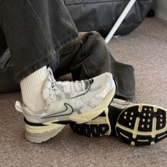 1819 - Giày Nike V2K Run Summit White Metallic Silver FD0736-100 [HÀNG CHÍNH HÃNG]