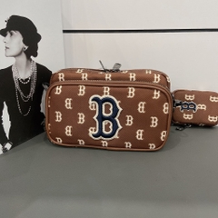609 -  Túi Đeo Chéo MLB Mini Monogram Boston Red Sox Màu Nâu 3ACRS012N-43BRD [HÀNG CHÍNH HÃNG]