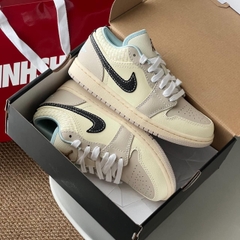 1378 - Giày Nike Air Jordan 1 Low SE Sanddrift Glacier Blue HQ3440-101 [HÀNG CHÍNH HÃNG]