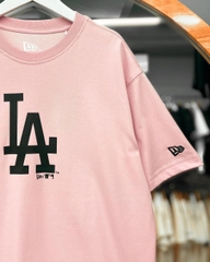 1044 -  Áo New Era LA Basic Big Logo Hồng Dâu Pink Pastel [HÀNG CHÍNH HÃNG]