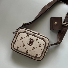 1697 - Túi MLB Monogram JQD Boston Red Sox Brown 7ACRMDH5N-43BRS [HÀNG CHÍNH HÃNG]