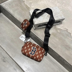 609 -  Túi Đeo Chéo MLB Mini Monogram Boston Red Sox Màu Nâu 3ACRS012N-43BRD [HÀNG CHÍNH HÃNG]