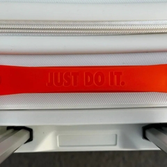 2769 - Vali Nike Just Do It Trắng Cam Size 22 Xách Tay Cabin [HÀNG CHÍNH HÃNG]