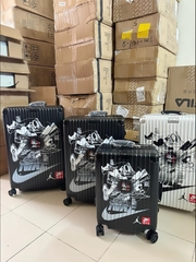 751 -  Vali Nike Sneakers Silhouette - Size Ký Gửi 26 - Đen [HÀNG CHÍNH HÃNG]