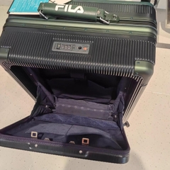 736 -  Vali Fila Embossed Logo - Size Cabin 22 Xách Tay - Xanh Rêu Đậm [HÀNG CHÍNH HÃNG]