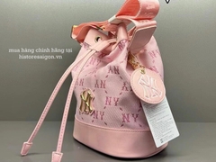 938 -  Túi MLB Monogram Bucket Bag New York Yankees - Hồng Pink- Code 7ACRMDE4-50PKL [HÀNG CHÍNH HÃNG]