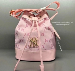 938 -  Túi MLB Monogram Bucket Bag New York Yankees - Hồng Pink- Code 7ACRMDE4-50PKL [HÀNG CHÍNH HÃNG]