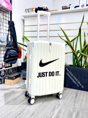 745 -  Vali Nike Just Do It - Size Cabin 22 Xách Tay - Trắng Kem [HÀNG CHÍNH HÃNG]