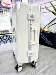 745 -  Vali Nike Just Do It - Size Cabin 22 Xách Tay - Trắng Kem [HÀNG CHÍNH HÃNG]