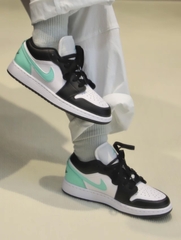 1059 -  Giày Nike Air Jordan 1 Low Green Glow 553560 131 [HÀNG CHÍNH HÃNG]